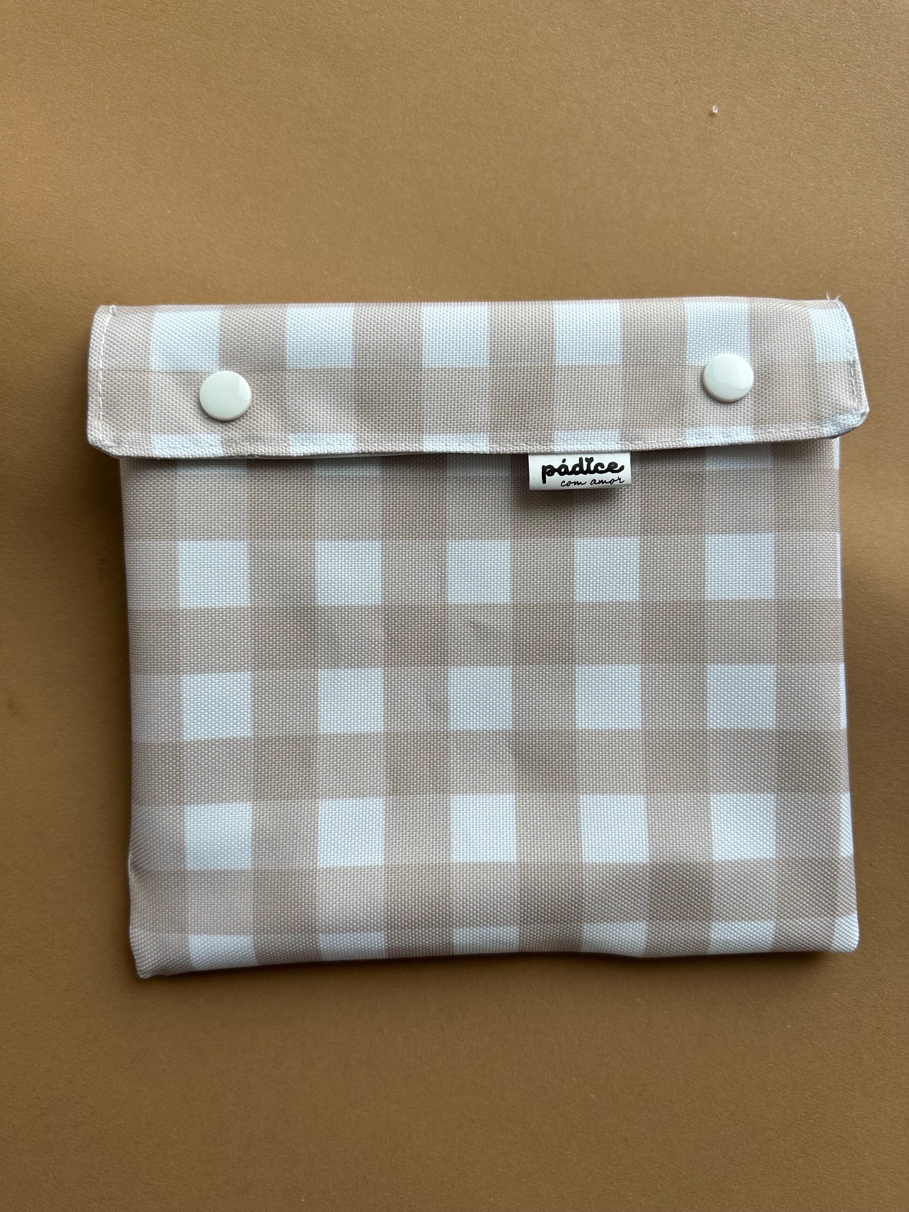 Bolsa versátil: ideal para lanches, para colocar documentos ou que mais lhe convier