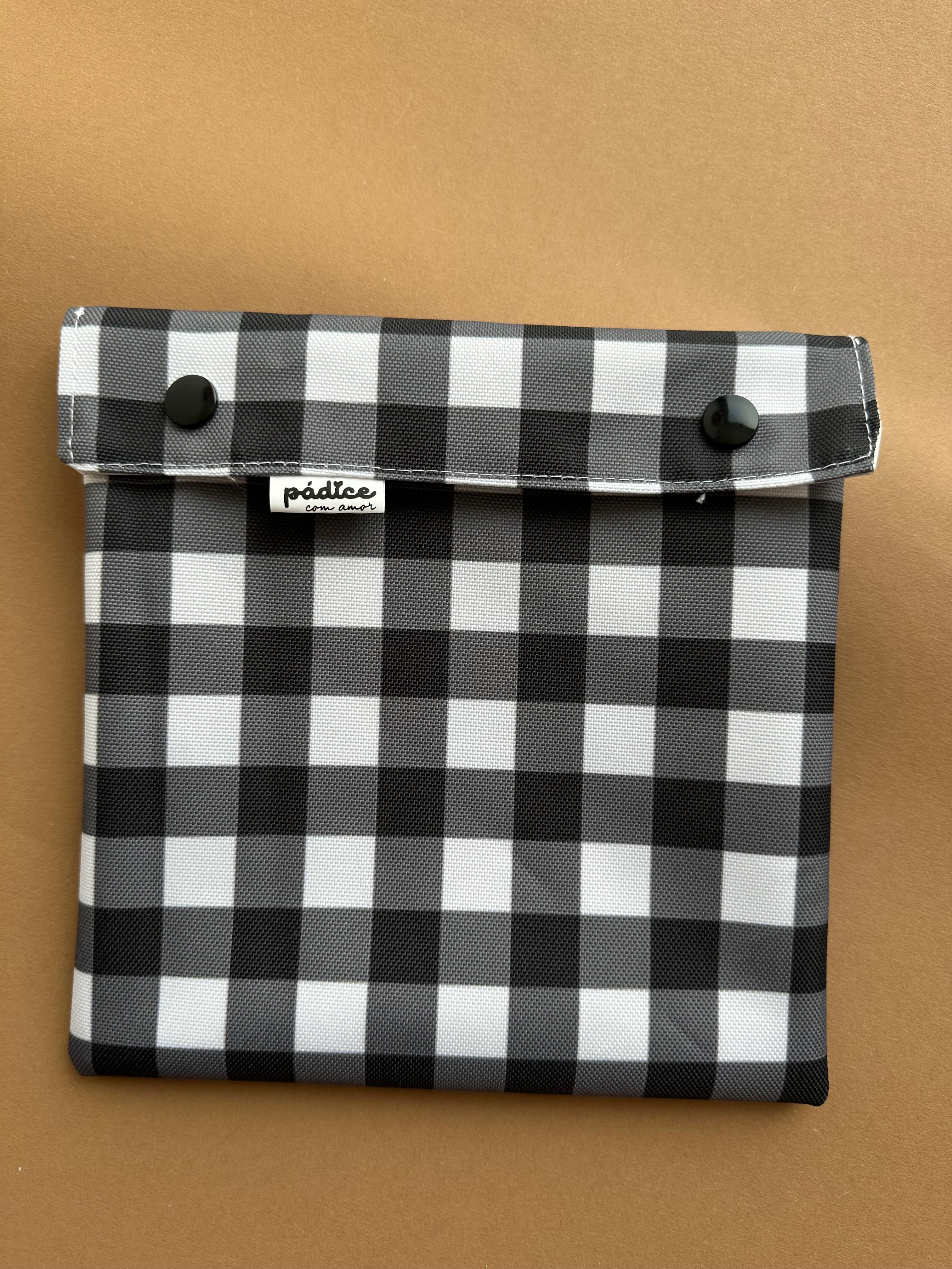 Bolsa versátil: ideal para lanches, para colocar documentos ou que mais lhe convier