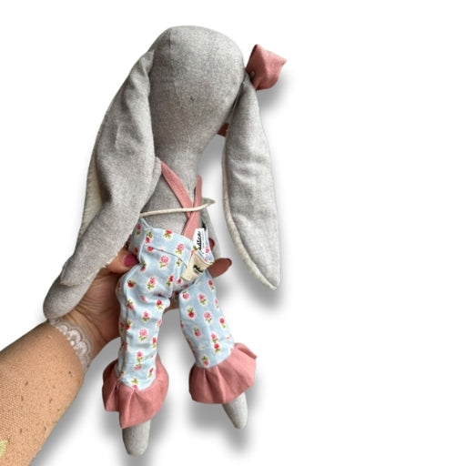 Coelha Bia de Orelhas Compridas